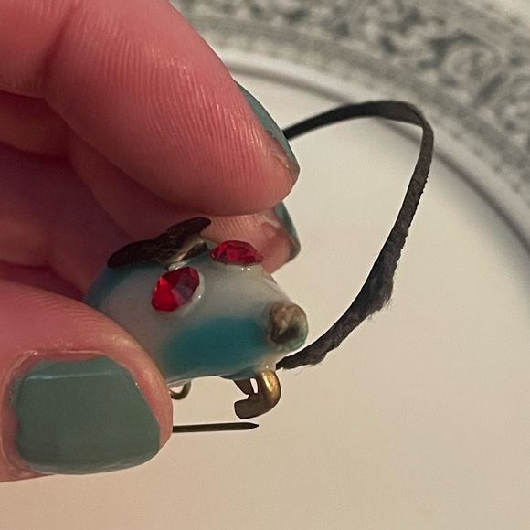 Quirky Vintage Mouse Pin - Picture 3 of 3